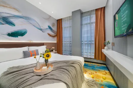 Xinghe Yuezhi·S Hotel (Guangzhou Railway Station Subway Station Baima Clothing City Branch)