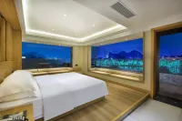 Venus Royal Hotel (Guilin Elephant Trunk Hill Sun and Moon Twin Towers) Hotels near Zizhou Island