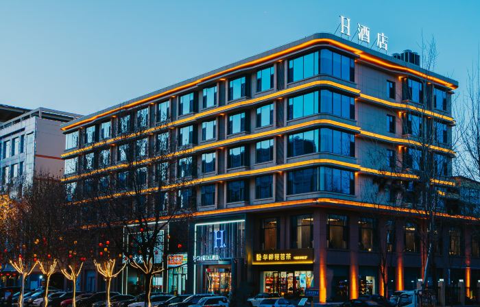 H Crystal Hotel (Gaoping Sanguan Center Yandi Park)