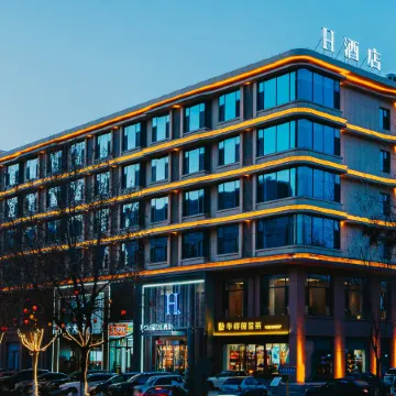 H Crystal Hotel (Gaoping Sanguan Center Yandi Park)