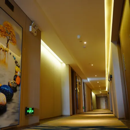 Elong R.YUN Hotel (Huayin Huashan Scenic Area Visitor Center Huashan North Station)