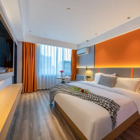 Chengji Hotel (Hezhou Government Ailianhu Square)