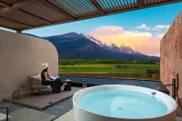 MountainTrip•Lijiang Snow Mountain Ranch Luxury Resort Hotel Hotels near Tuju Island Yulong Snow Mountain Nomadic Shili RV Self-Driving Campground