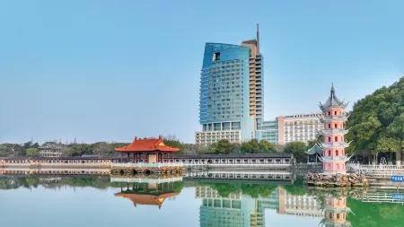 Wuxi Juna Hubin Hotel Отели рядом с достопримечательностью «HeZhenLiang Yu AoLinPiKe ChenLieGuan»
