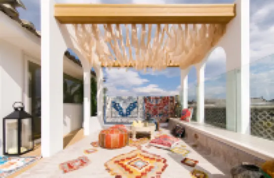 大理龍龕碼頭●柿野SHIYE丨Cafe Coco設計師美宿（摩洛哥天台店） 龍龕碼頭-觀景台附近的飯店