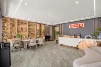 Xishuangbanna Jinghong Ding Xi Ren Yue hao Hotel (Gaozhuang Xingguang)