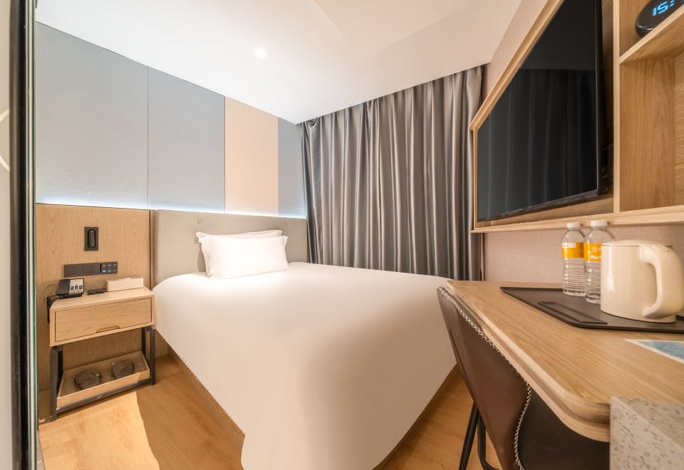 5. 웨이팅 호텔 (..