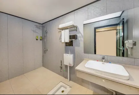 Meijin Hotel (Huaihua University Chengdong Market) Отели рядом с достопримечательностью «Juleyuan Large-scale Recreation Ground (East Gate)»