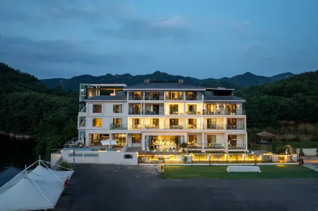 Luanchuan Guanlan Shanshui Homestay Отели рядом с достопримечательностью «Bamboo Sea Wild Animal Park»