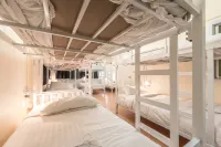 Beds Friends Phi Phi