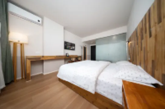 SONDERIA_Lazybones Hostel&Bar