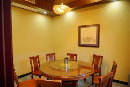 Longfengshan Ancient Town Ruixiangyuan Homestay Отели в г. Ичуань