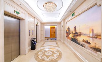 Vienna International Hotel (Shenzhen Buji Dafen Metro Station)