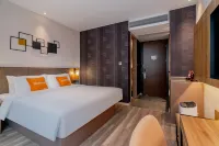 Homeinn Plus Hotel (Nanjing Confucius Temple Sanshanjie Subway Station) Hotels in Nanjing