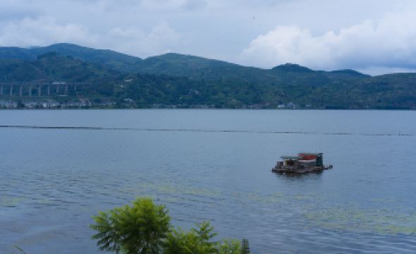 Dali Chunsu Sea View Resort Hotel (Shuanglang Erhai Branch)