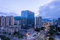 Ya'an Yuanjing Youchao Residence Hotel (Xikang Commercial Plaza Branch) Hotels near Ya'an Sports Center
