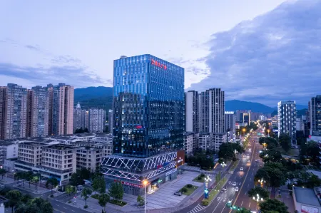 Ya'an Yuanjing Youchao Residence Hotel (Xikang Commercial Plaza Branch) Отели рядом с достопримечательностью «Yazhou Lounge Bridge»