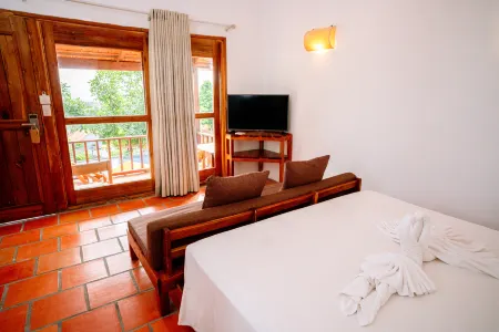 Daisy Resort Отели рядом с достопримечательностью «Chinh Toa Dalat»