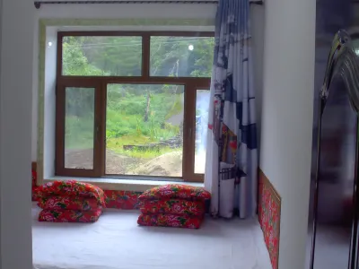 Junbaolai Inn (Xuegu Scenic Area Branch) Hotels in der Nähe von Yangcao Mountain