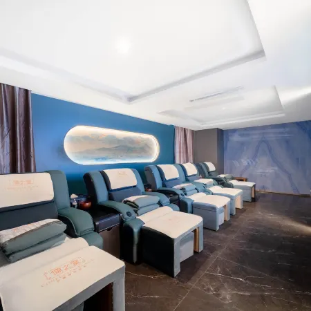 Homeinn · Aifeel Hotel (Haining Intime City Haichang Road Subway Station)