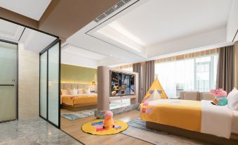 Madison Hotel at Dali Baicheng Railway Station