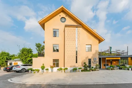 Floral Hotel · Yichang Lakeside Mountain House Hotel (Three Gorges Airport Yuting Industrial Zone) Отели рядом с Аэропорт Ичан