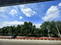 QiYuejingpinjiudian - parking
