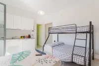 5 Bnb delle Nazioni with parking,9min Airport Sea Hotels near Museo Archeologico De Palo Ungaro
