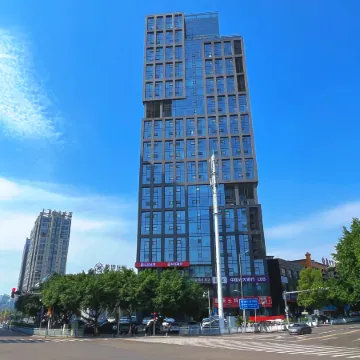 Zhongyu Liangjiang Hotel Отели рядом с достопримечательностью «Спортивный Центр Гокко»
