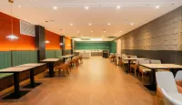 Leman Hotel (Harbin Shida Night Market Hexing Subway Station)