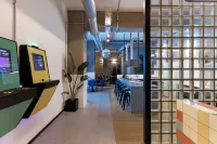 Retroverse Eccentric Stay