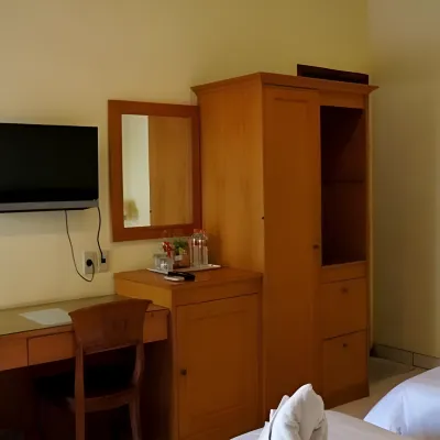 Hotel Adisurya Kediri Hotel berhampiran Stesen Kediri