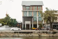 Tapae Gate Villa Hotels in Sunday Walking Street