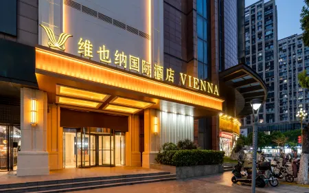 Vienna International Hotel (Nanjing Liuhe Fenghuangshan Subway Station Store) Отели рядом с достопримечательностью «Wanshougong»