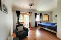 Pinecrest Villa - Castle Style Living on Seaside Hotel a 