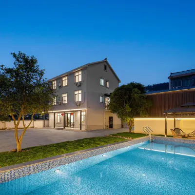 Floral Hotel·Qingyu hotel (Tonglu OMG Heartbeat Paradise Branch) Hotels near Chuiyun Tongtian River
