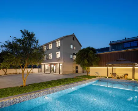 Floral Hotel·Qingyu hotel (Tonglu OMG Heartbeat Paradise Branch)