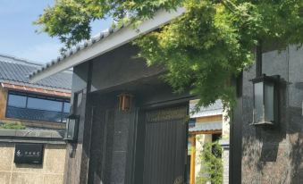 Nest Bar B & B