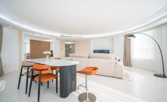 High-End Serviced Residence (Shanghai Gubei Road Golden City Road Branch)