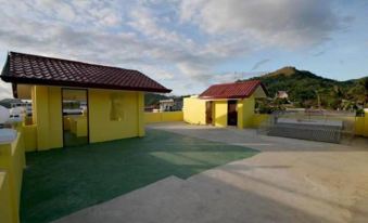 Luis Bay Travellers Lodge
