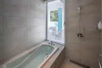 pool villa Sanrriott Motobu Okinawa Villa Hotels in Мотобу