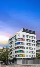 Rezen Longuu Hotel (Shekou Huaguoshan Subway Station)