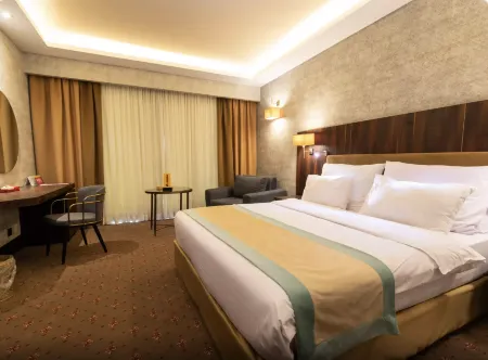 Parsian Esteghlal International Hotel