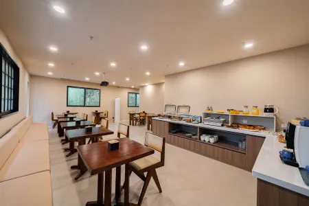 Terra Art Hotel（Jinli Wu Hou Temple, Chengdu） Отели рядом с достопримечательностью «Tianfu Furong Garden»