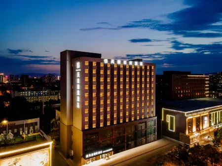 Mehood Ritz Hohhot Hotel (Agricultural University Forestry and Grassland Bureau) Отели рядом с достопримечательностью «Inner Mongolia Normal University»