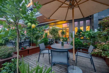 Yunshui Mingxin Art Hotel (Enshi Prefecture Cultural Center Xintiandi Branch) Отели рядом с достопримечательностью «Hubei Enshi College»