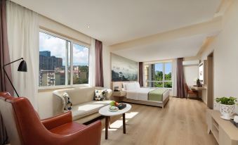 Prolit Hotel (Dazhou Luofu Square Railway Station)