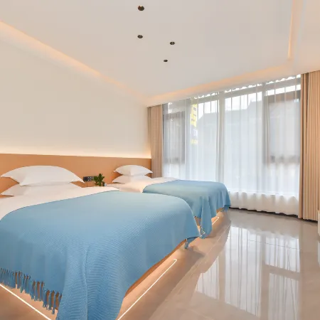 Xijiang Xinyue Boutique Stay (Qianhu Miao Village West Gate Tourist Service Center)