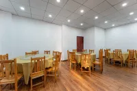 Ali Hotel (Yichang Jiefang Road Pedestrian Street CBD Shopping Center)