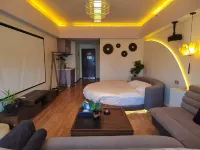 M Designer Movie Homestay (Yinchuan Jinfeng Wanda Plaza)